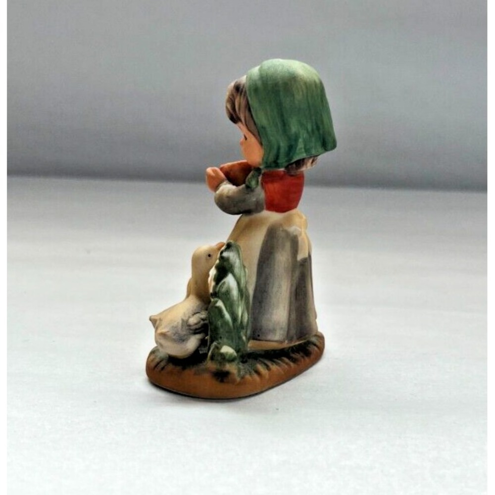 Vintage Napcoware‎ Porcelain Girl Feeding Ducks Small Figurine Japan Collectible - Picture 2 of 4